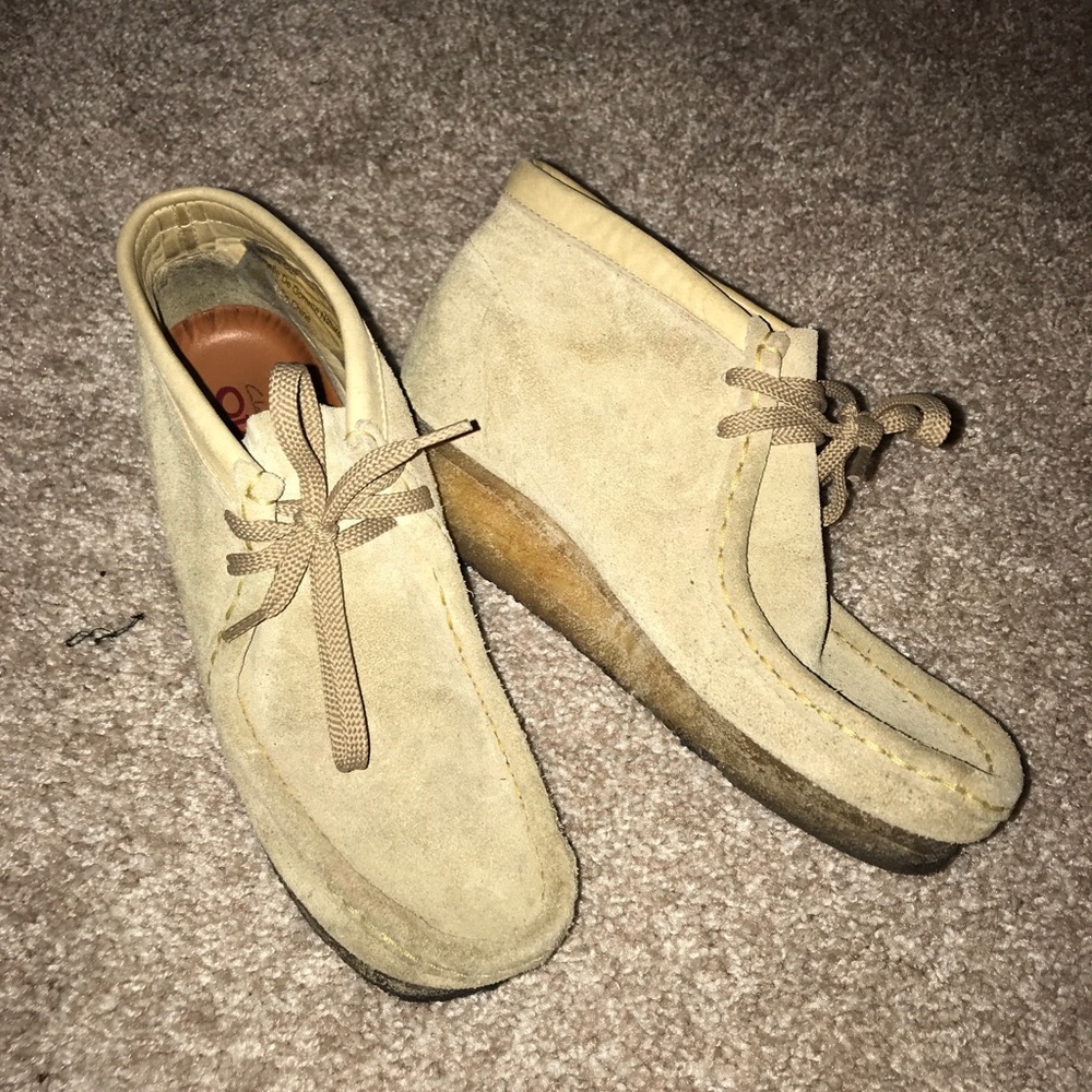 Clarks Wallabees size 6